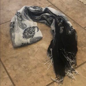 Scarf - black and white